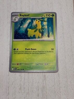 Pokémon Bayleef Green Yellow Trading Card